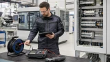 Die DGUV V3 Prüfung umfasst je nach Prüfobjekt unterschiedliche Prüfschritte, zum Beispiel an ortsveränderlichen Betriebsmitteln, ortsfesten Anlagen und Maschinen.
